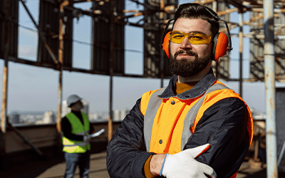 ATUAÇÃO DO TÉCNICO DE SEGURANÇA DO TRABALHO: FORMAÇÃO TÉCNICA X OS DESAFIOS DA ATUAÇÃO  CONTEMPORÂNEA